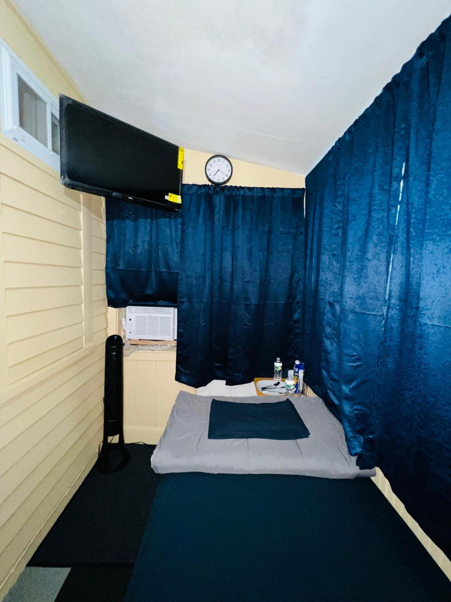 Budget Room Minutes From Downtown Hartford Exterior foto